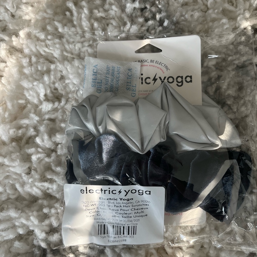 Electric Yoga Silver and Blue Scrunchies Reflective with Pockets